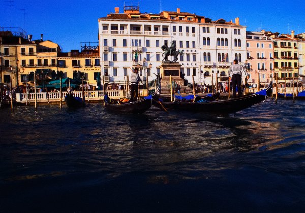 5. Färja/färga i Venedig - Nils Homén - 100